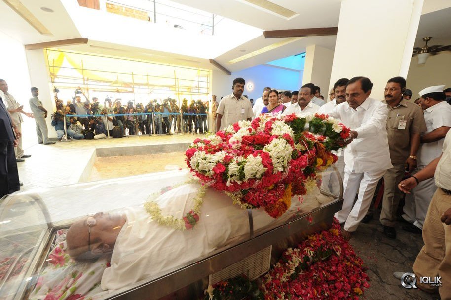 Celebs-Pay-Condolences-to-C-Narayana-Reddy